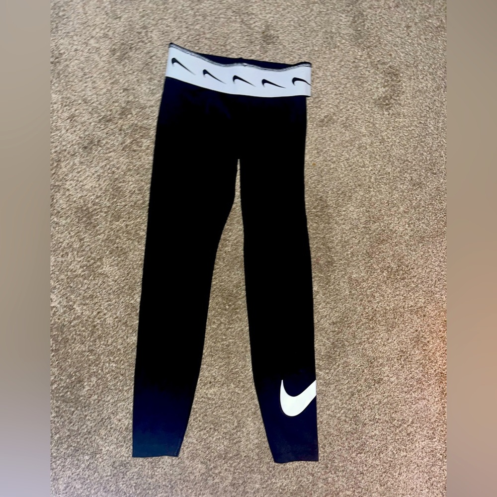 Black Nike athletic pants, great condition size 00